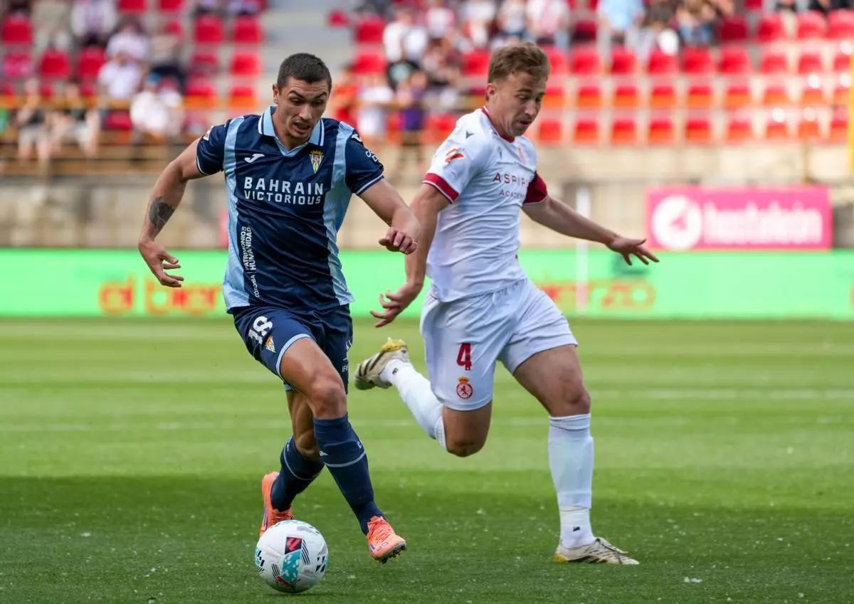 Adrián Fuentes, durante un lance del pasado Cultural Leonesa-Córdoba CF.