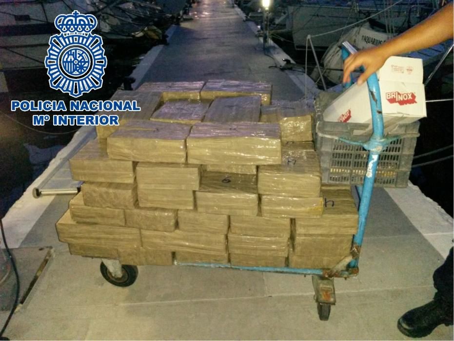 La Policía Nacional decomisa 500 kilos de hachís en un yate.