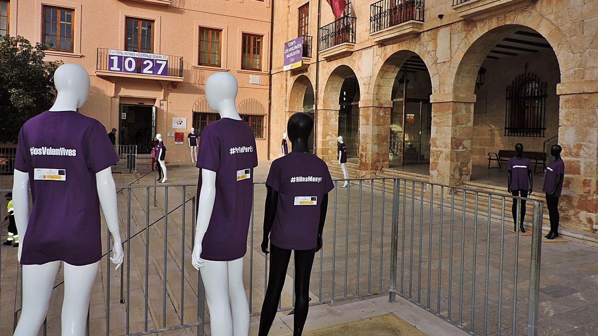 La plaça de la Constitució s’omplirà de maniquins.