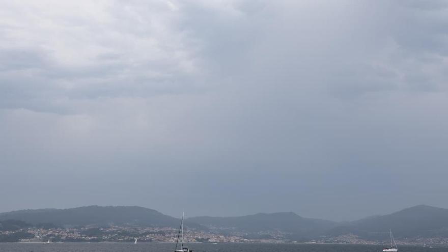 La primera tormenta del verano en Galicia deja más de 5.000 rayos esta tarde de las Rías Baixas a Santiago