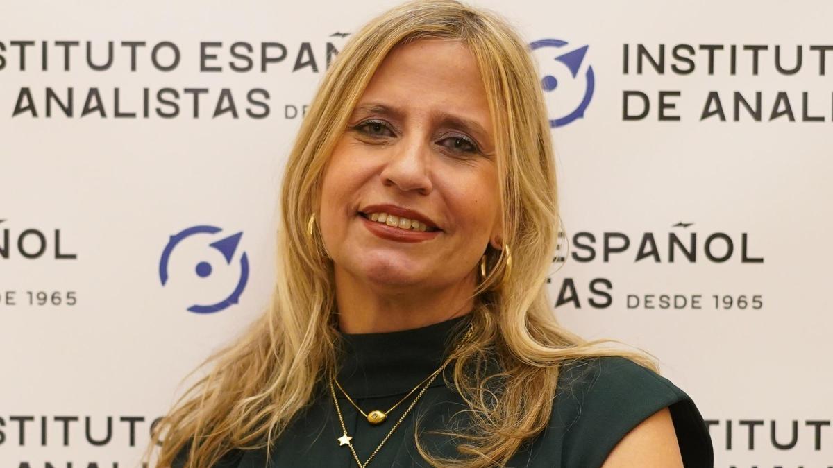 PRIMERA PRESIDENTA ANALISTAS | Lola Solana, Una Gestora De Fondos Con ...