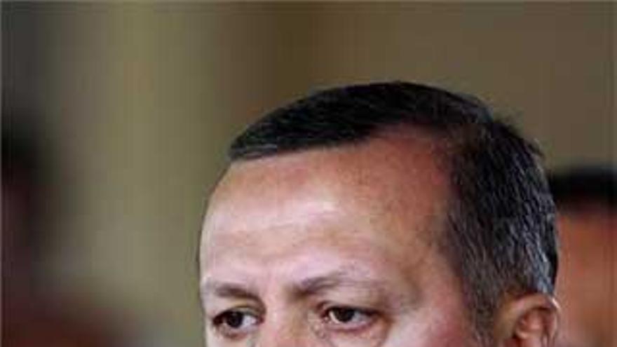 El presidente de Turquía llama a la unidad para superar la crisis