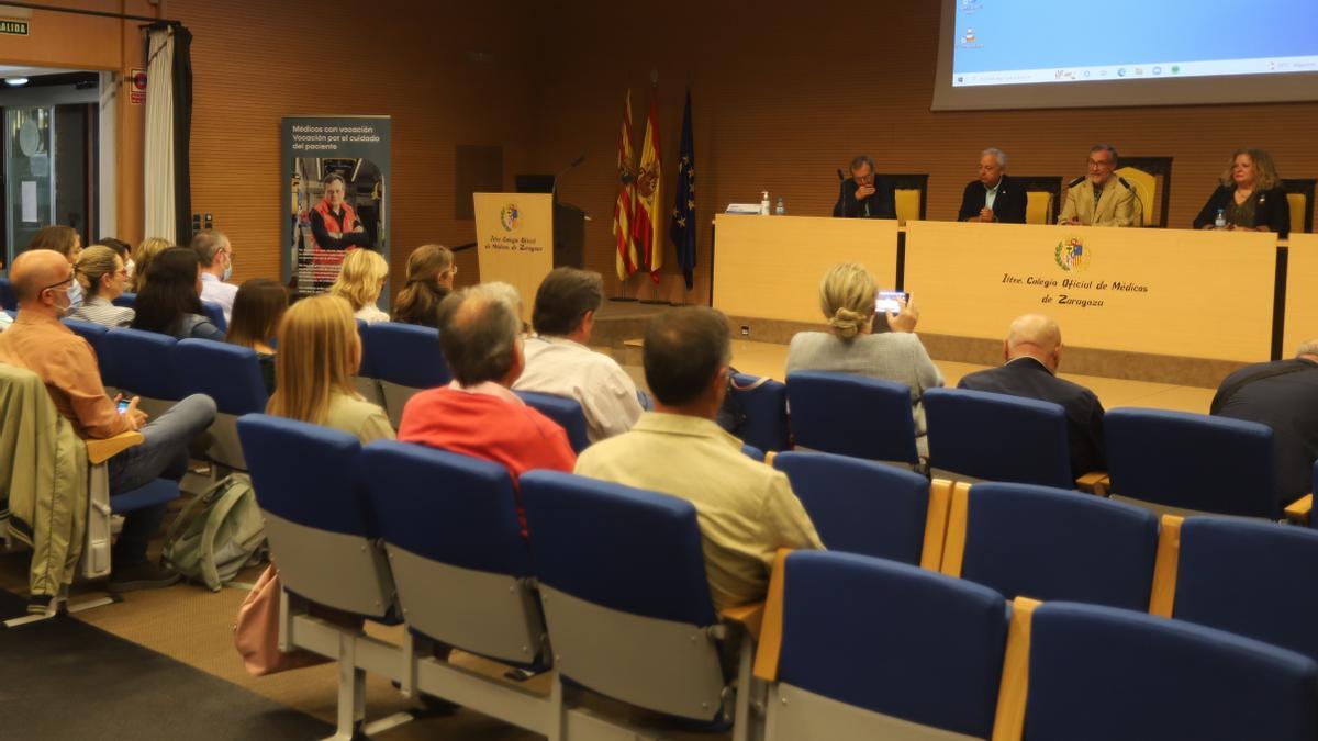Asistentes a la jornada de Atención Primaria celebrada este miércoles en el Colegio de Médicos de Zaragoza.