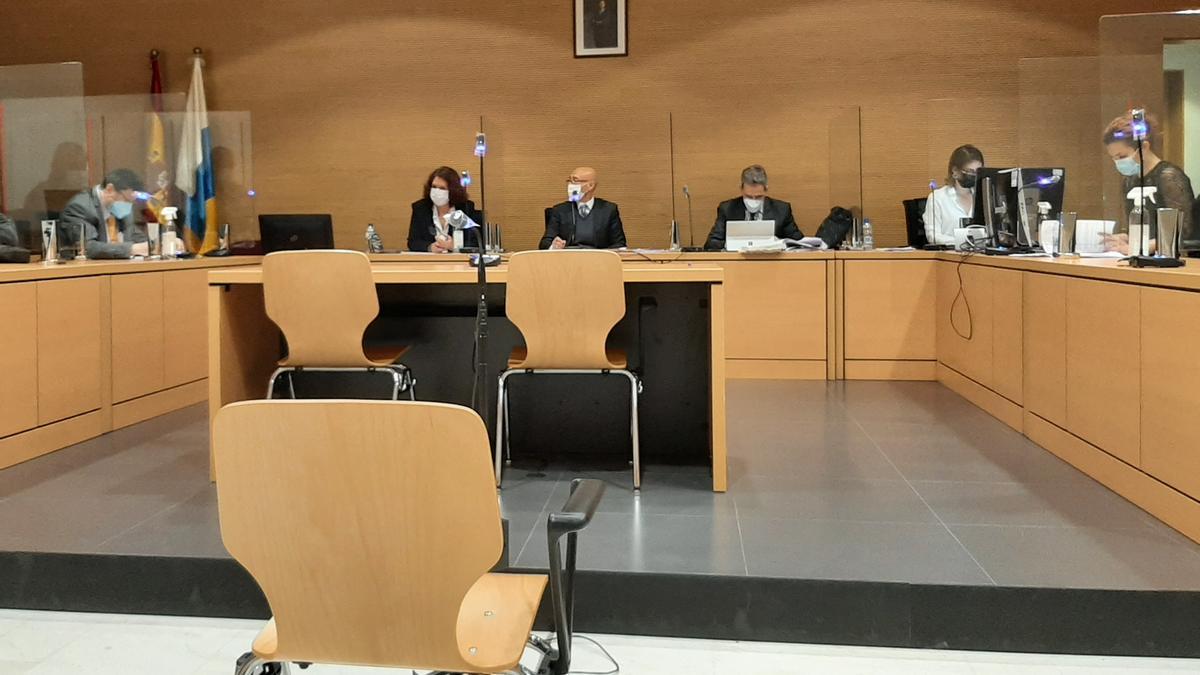 Los magistrados de la Sección Primera de la Audiencia Provincial de Las Palmas, ayer durante el juicio