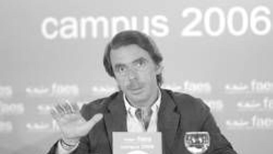 El PSOE ve absurdo que Aznar exija disculpas al mundo árabe