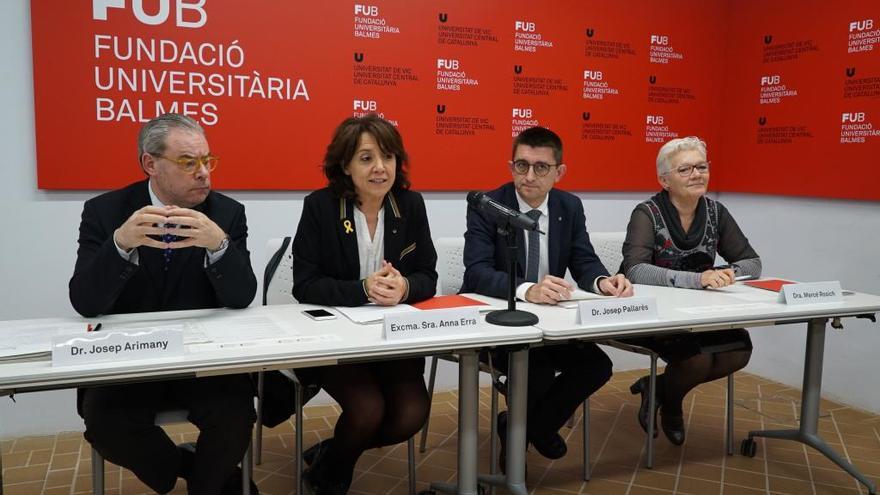 Josep Arimany, Anna Erra, Josep Pallarès i Mercè Rosich, en roda de premsa