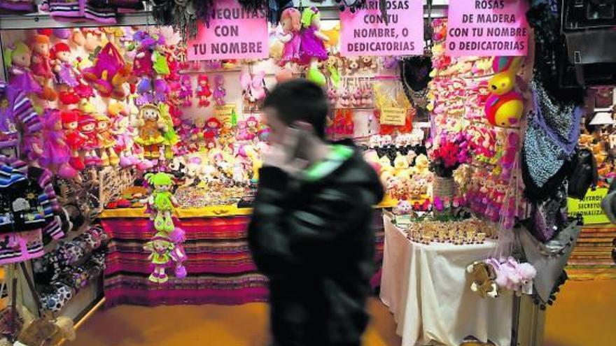 Uno de los puestos en el mercadillo navideño en el parque de Las Meanas.