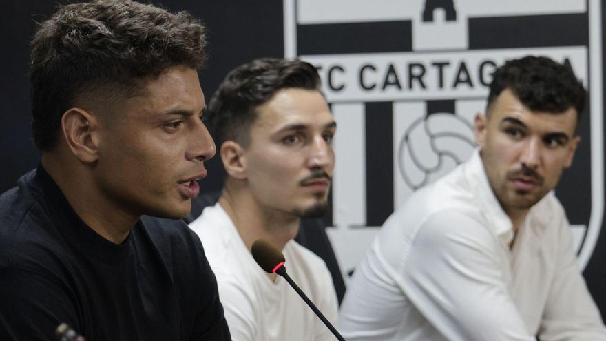 Un mínimo de seis jugadores más llegarán para apuntalar el Cartagena
