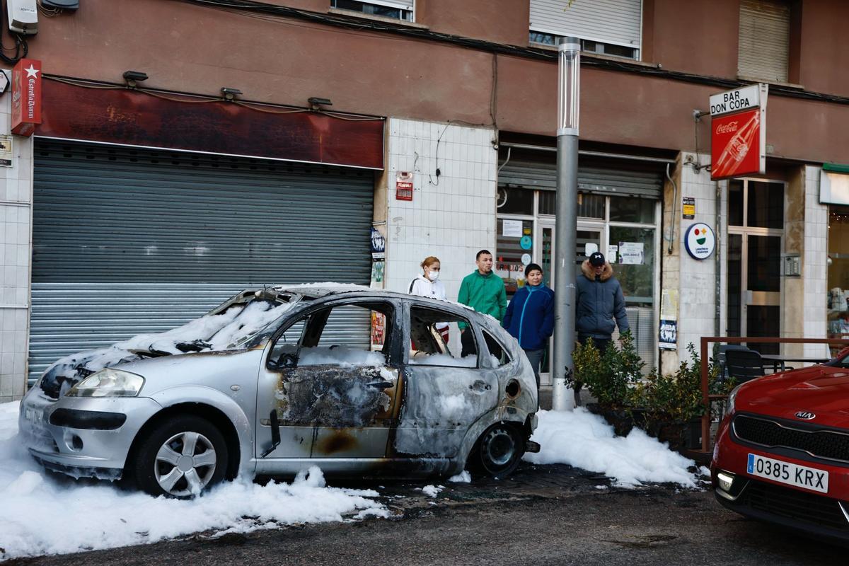 Les imatges del cotxe cremat a Santa Eugènia aquesta matinada