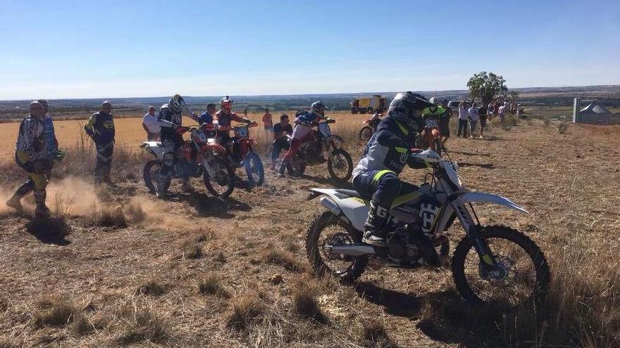 &quot;San Agustín&quot; desata su pasión por el motor en la III Prueba en Duro de Valdecarros