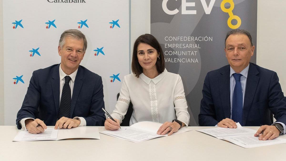 CaixaBank Dualiza y la CEV firman un convenio para impulsar la FP y el ...