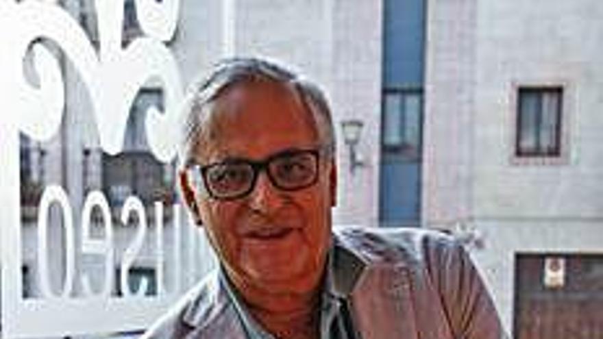 El escritor Juan Cruz.