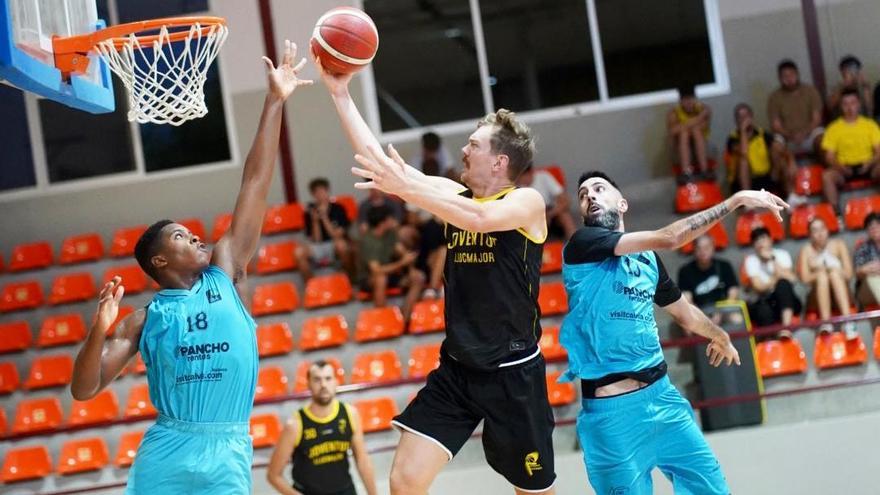 Lance del partido de pretemporada entre el Llucmajor y el Calvià