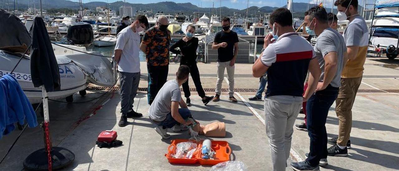 Policías listos para prevenir y afrontar los riesgos en el mar