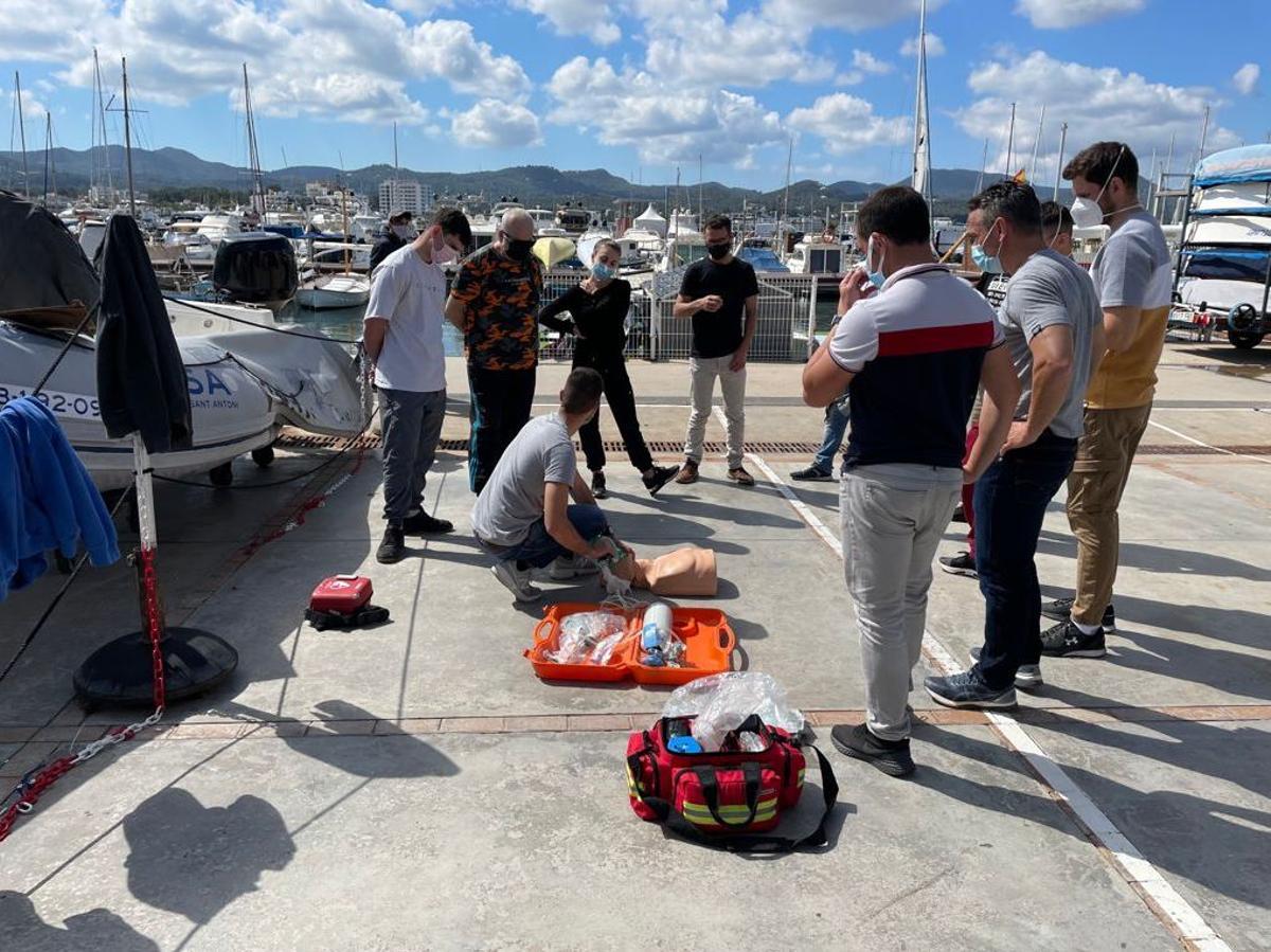 Policías listos para prevenir y afrontar los riesgos en el mar