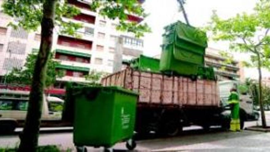 Limpieza adquirirá 800 contenedores verdes y otros 150 de recogida lateral