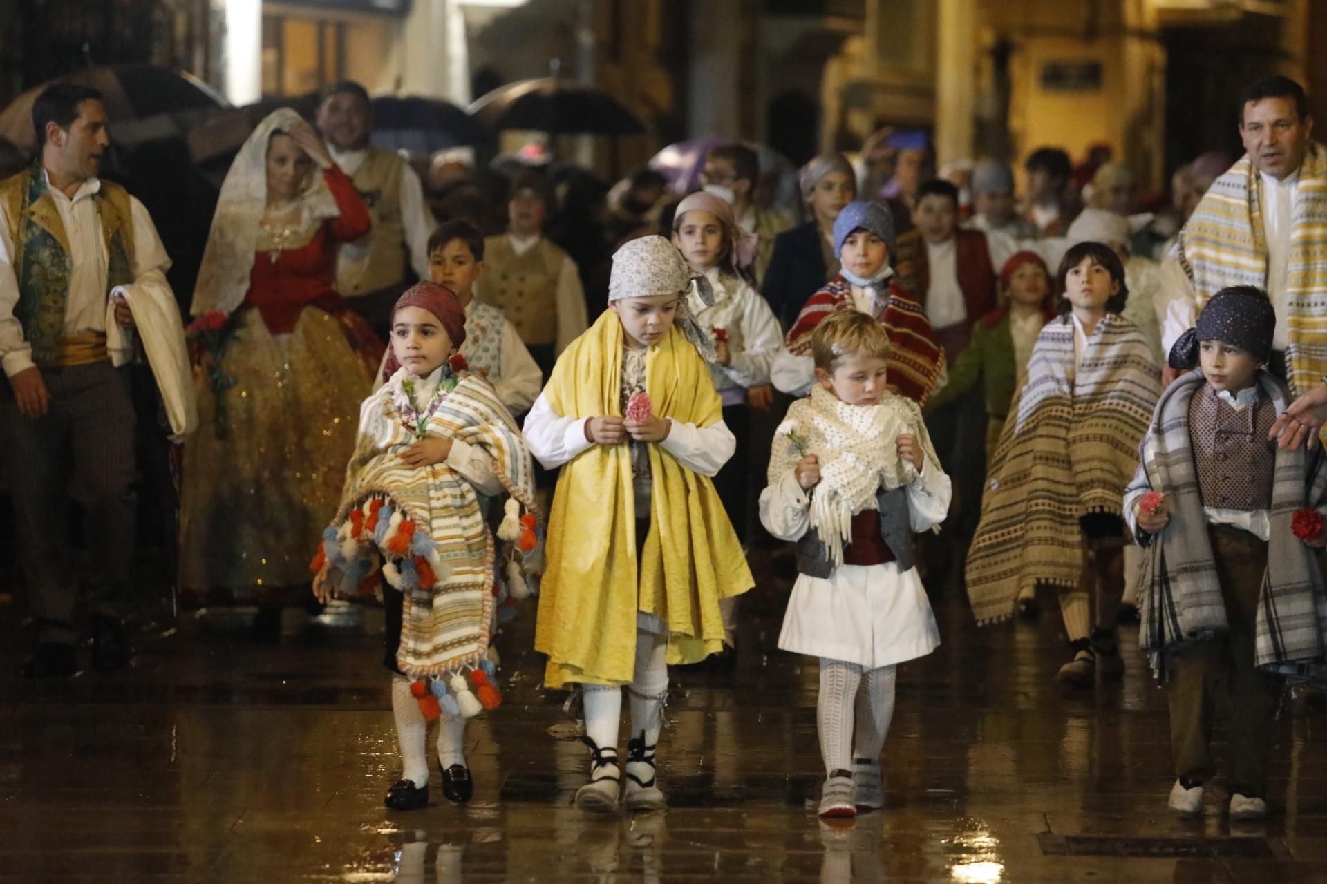 Búscate en el primer día de ofrenda por la calle de la Quart (entre las 19:00 a las 20:00 horas)