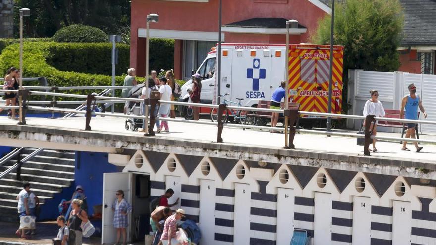 Fallece un hombre víctima de un aparente ataque cardiaco en la playa de Luanco