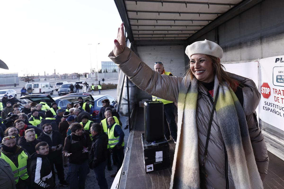 Lola Guzmán, la líder tras la Plataforma 6F, participa este sábado en Madrid en una concentración de transportistas organizada por la Plataforma Nacional por la Defensa del Transporte, que agrupa a miles de transportistas por carretera autónomos y pymes