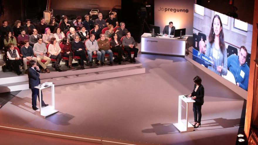 Carles Puigdemont, durant un moment del debat del nou programa de TV3, «Jo pregunto»