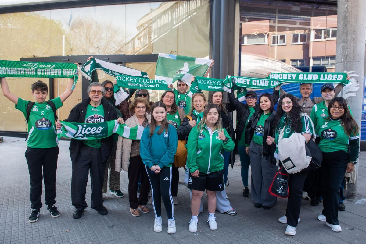 AFICIONADOS LICEO SALEN DE VIAJE EN BUS