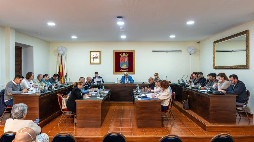 El Pleno de Adeje solicita al Gobierno canario que declare el municipio zona tensionada