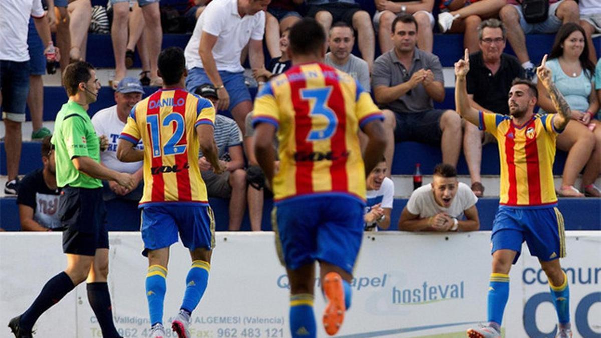 Los jugadores del Valencia celebrando un gol en pretemporada