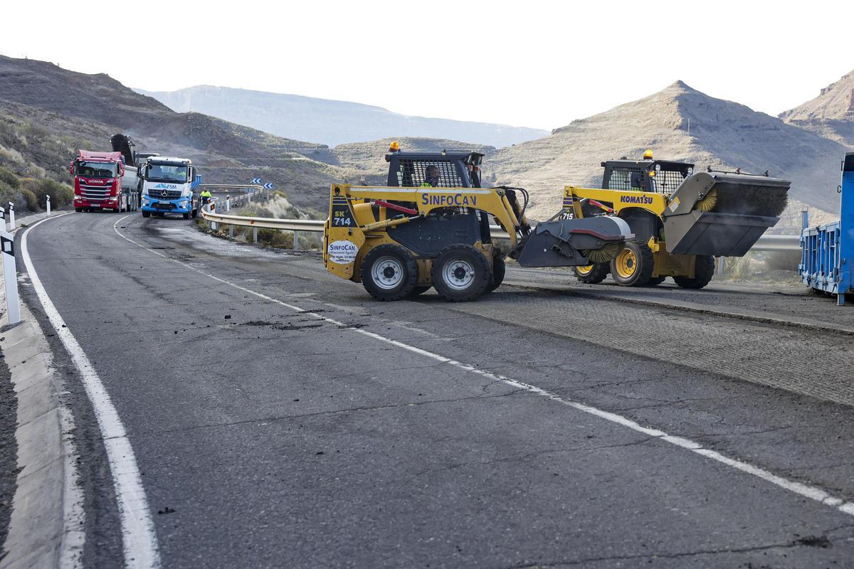 Imagen de archivo de una operación de asfaltado en la GC-200.