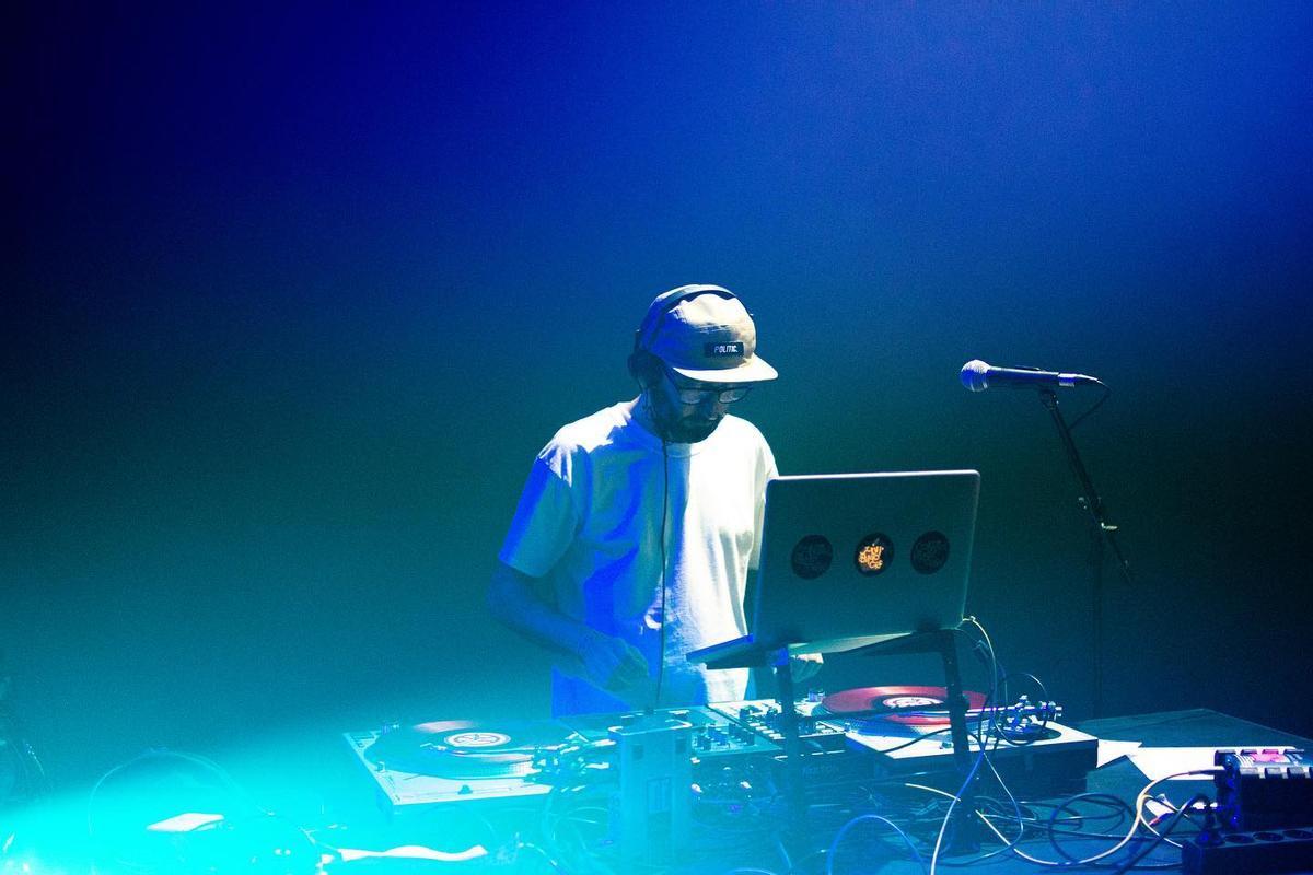 Des del vinil, DJ Taktel oferirà una mirada experimental que amplia els límits del gènere jazzístic.