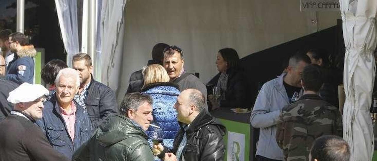 Asistente a la segunda jornada de la feira do viño. // Jesús Regal