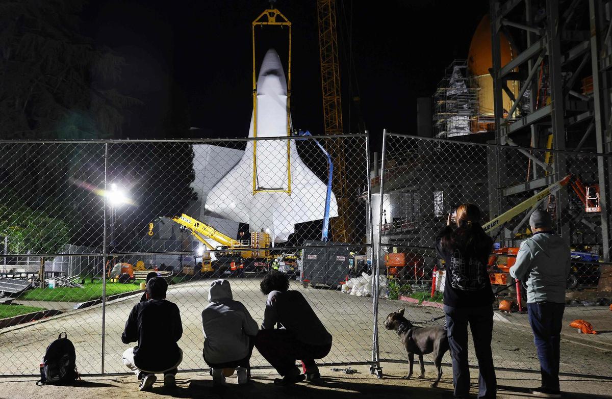 El transbordador Endeavour se instala en California para ser expuesto