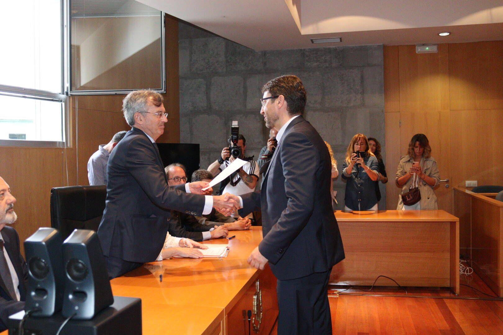 EN IMÁGENES: Así fue la recogida de las actas de los diputados asturianos ante la Junta Electoral Provincial