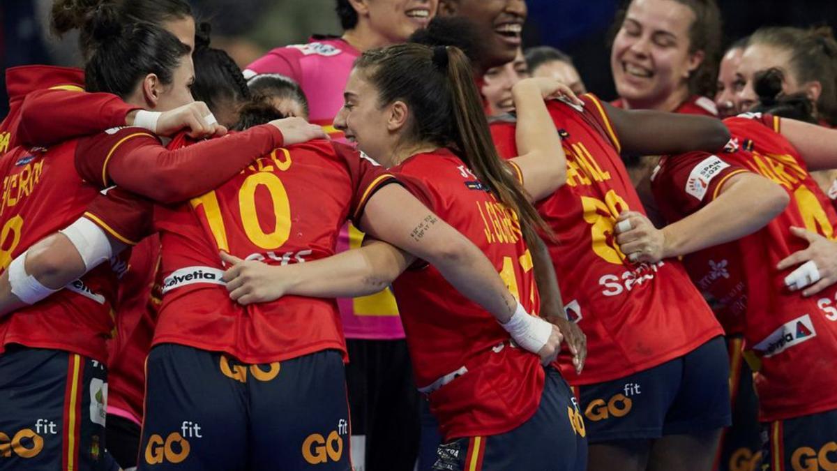 Las jugadoras españolas celebran la victoria ante Francia. |  // EFE
