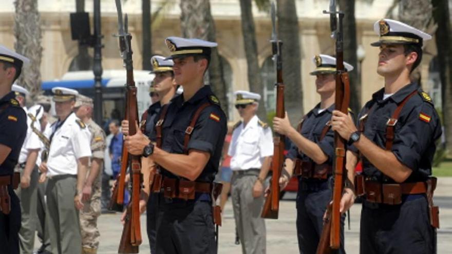 Ensayos para recibir hoy al Rey Felipe VI en su primera visita como monarca