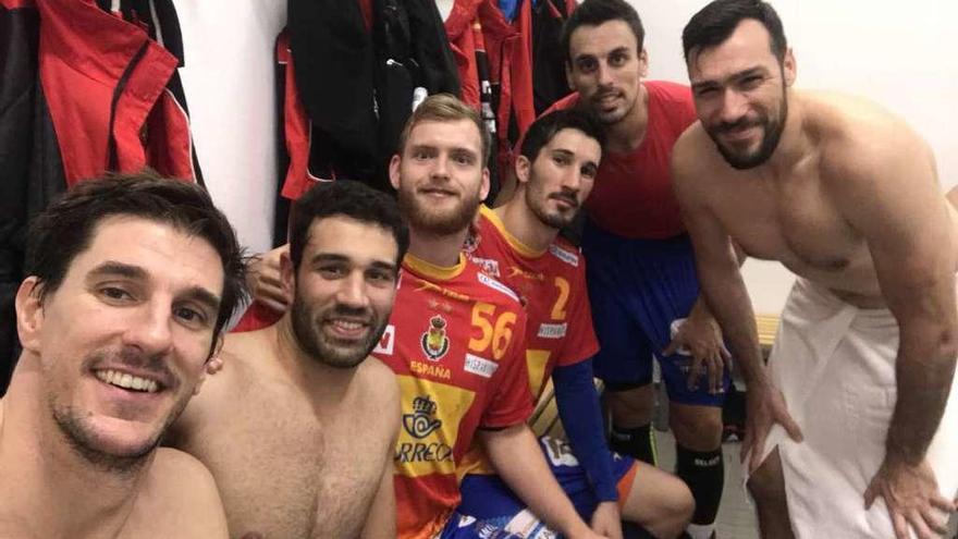 Piñeiro, tercero por la izquierda, en una convocatoria con la selección española.