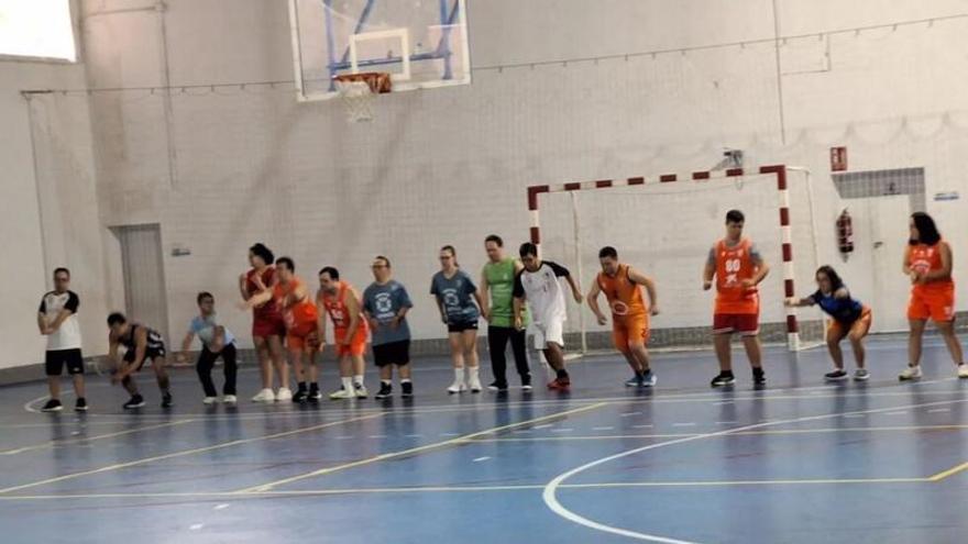 La Diputación de Cáceres respalda un nuevo viaje de convivencia del equipo inclusivo Sagradown a Málaga