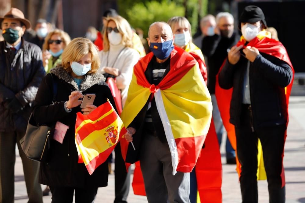Más de un centenar de personas arropa a Vox en Murcia un acto en defensa de la Constitución