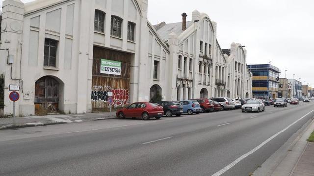 Las naves de Balsera, desde el paseo de la ría. | MARA VILLAMUZA