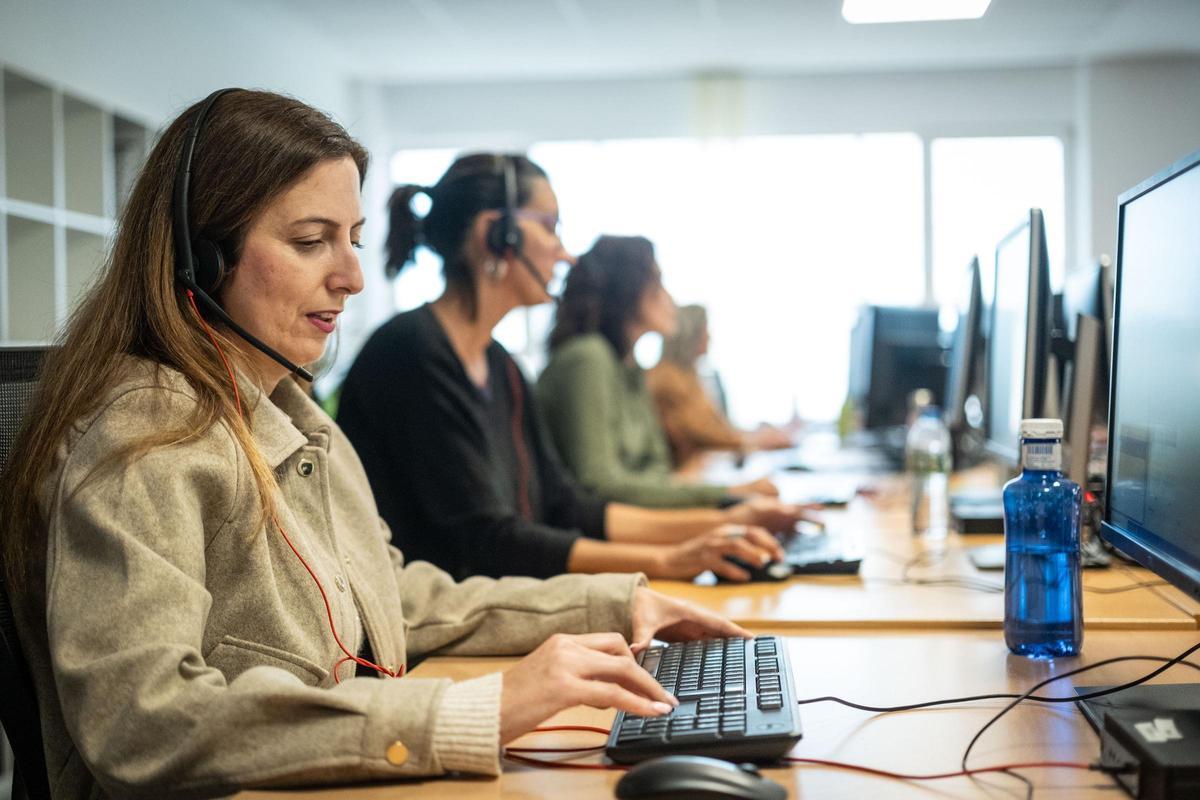 Visita al departamento de atención telefónica de Santa Cruz Visita al departamento de atención telefónica de Santa Cruz