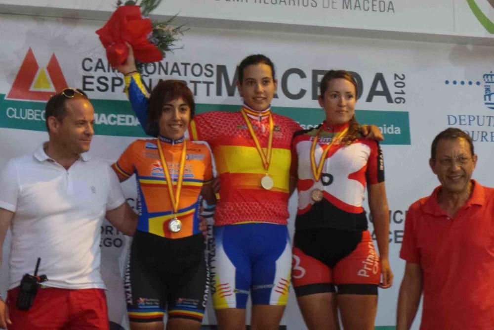 Amparo Chapa, con la medalla de plata en élite eliminator