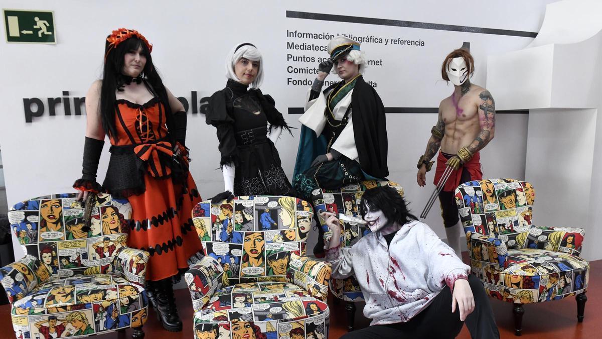 Varios 'cosplayers' durante la presentación el Winter Freak en la BRMU.
