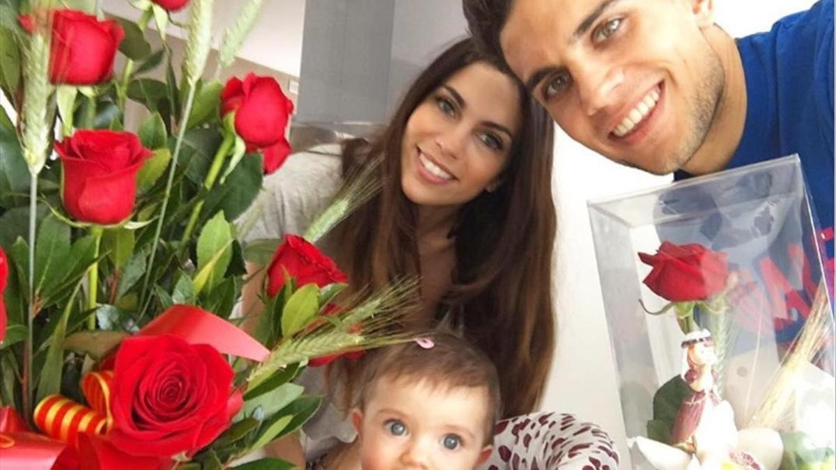 Melissa Jiménez y Marc Bartra bautizan a su hija Gala