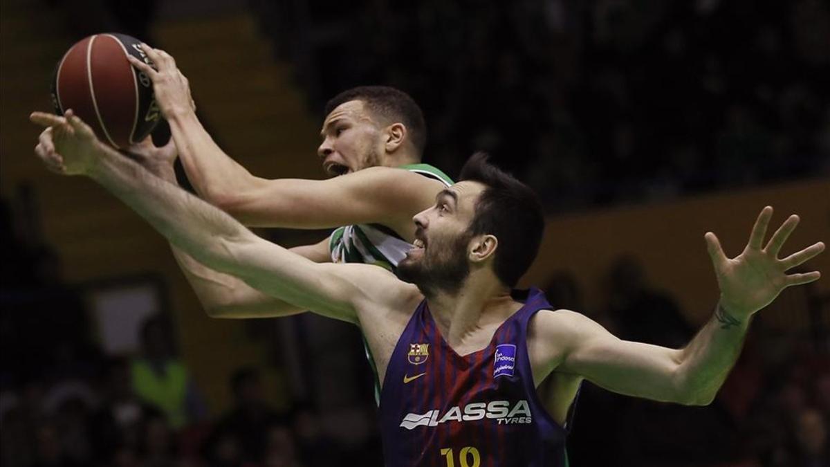 Oriola, en una acción del partido ante el Betis Energía