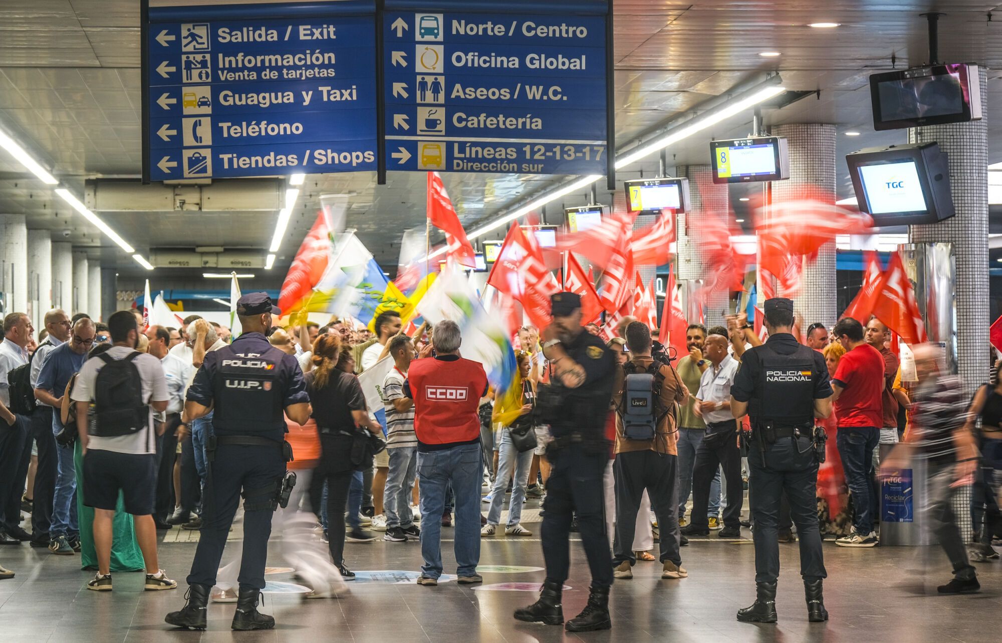 Primera jornada de huelga de los guagüeros del transporte interurbano en Gran Canaria