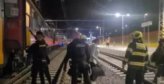 Un choque frontal entre dos trenes en la República Checa deja al menos 4 muertos y 26 heridos