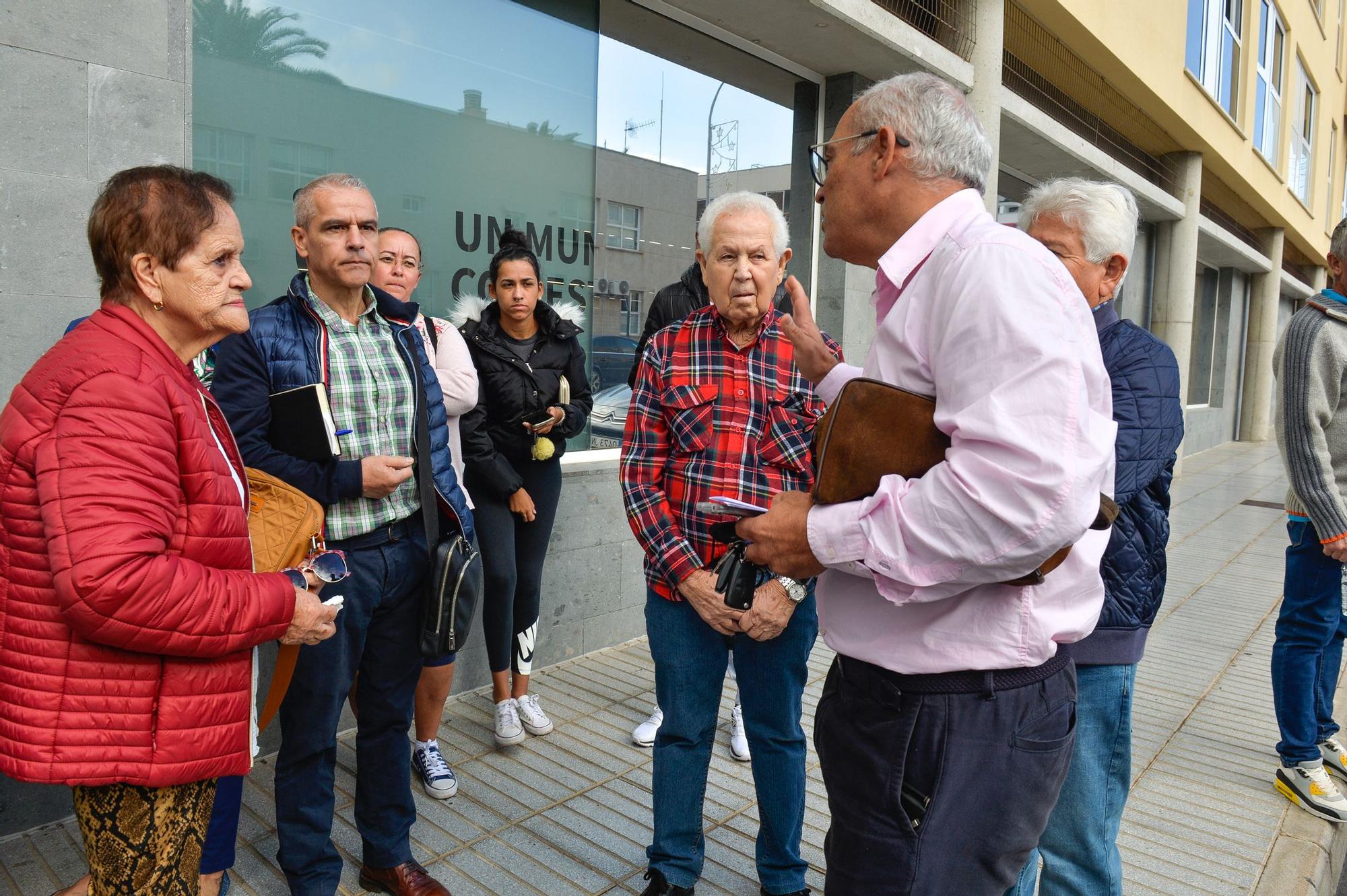 Concetración de afectados por el traslado de la residencia de mayores Tarazona