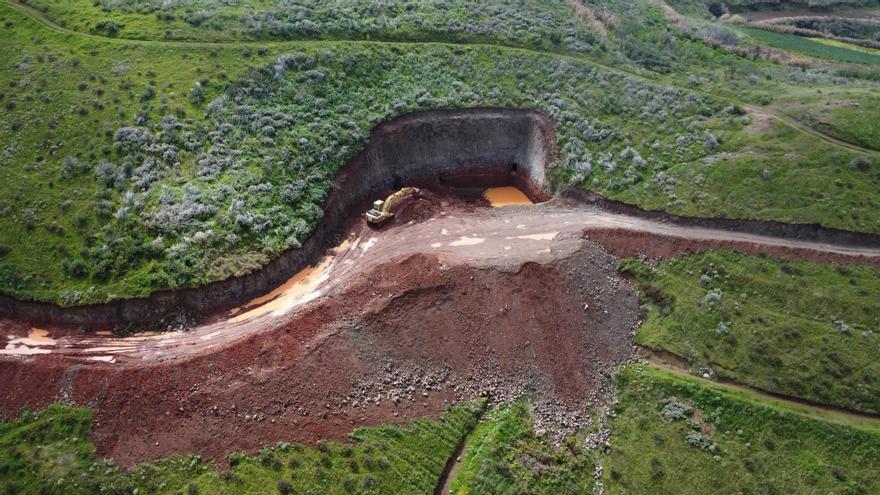 Estropicio en un paisaje protegido: Gáldar denuncia las obras de Regantes del Norte en un área de interés agrario y ganadero