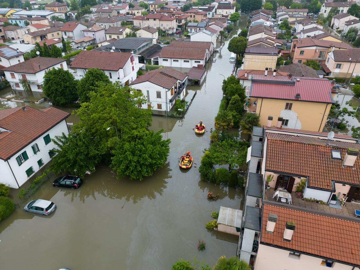 Al menos 14 muertos y 20.000 evacuados tras las inundaciones en Emilia Romaña (Italia)