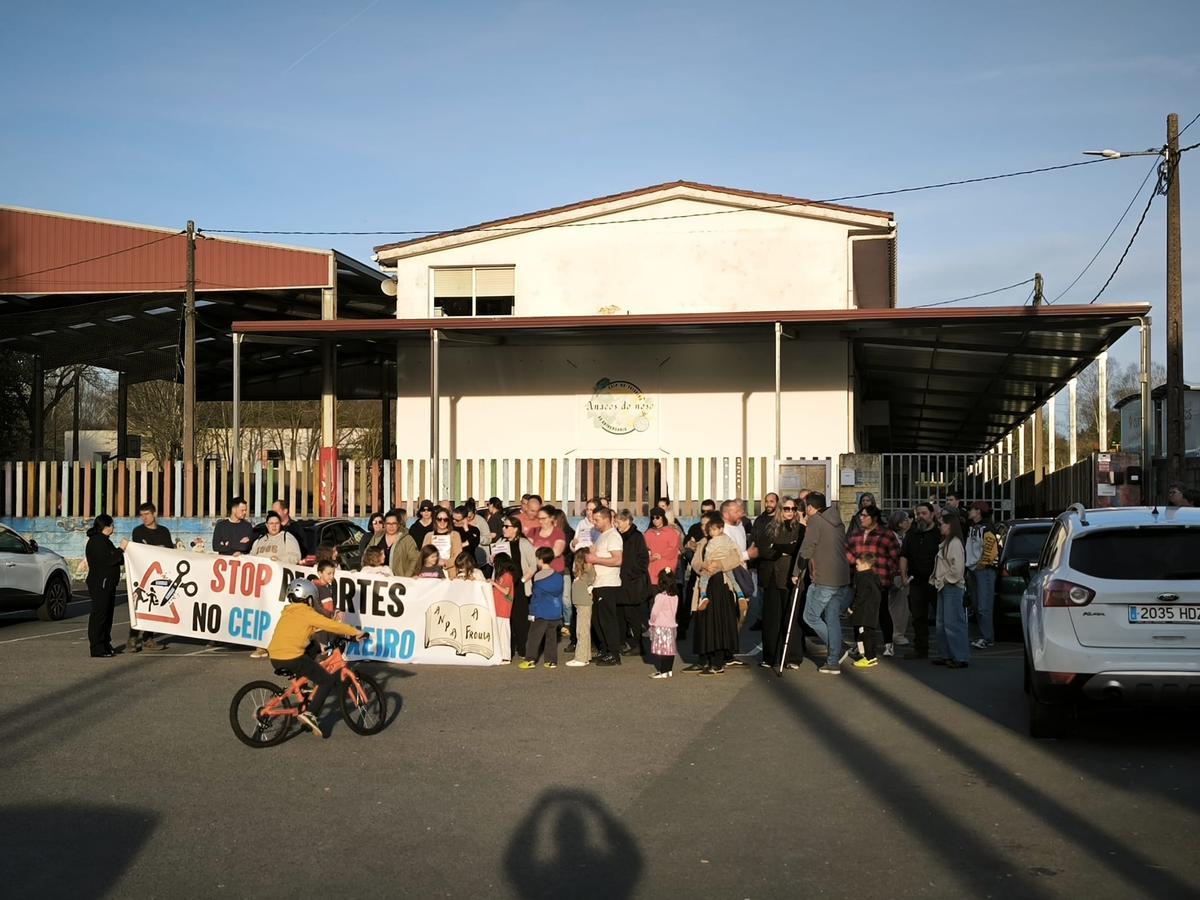 PROTESTA TEIXEIRO COLEGIO