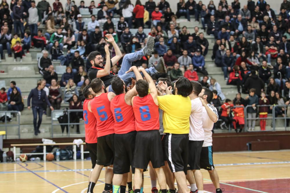 Los Moros y Cristianos de Alcoy celebran su Trofeo Filaes 2019